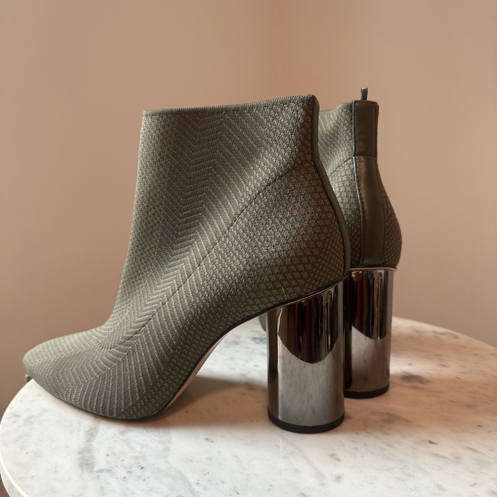 Zara, pointed toe boot, never been worn, size 41